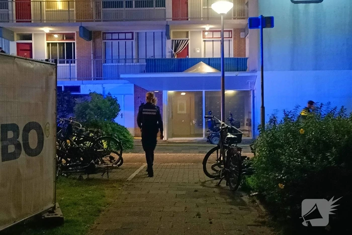 Ramen van flatgebouw gesprongen door brand