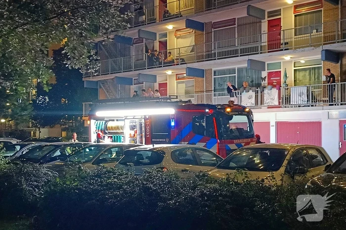 Ramen van flatgebouw gesprongen door brand