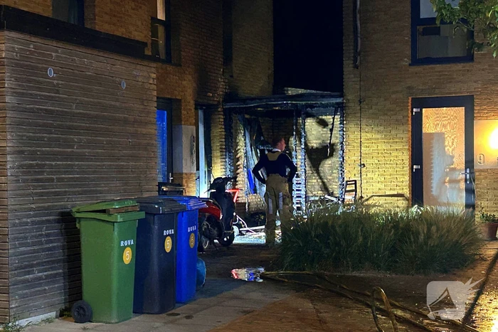 Vlammenzee verwoest schuur bij woning