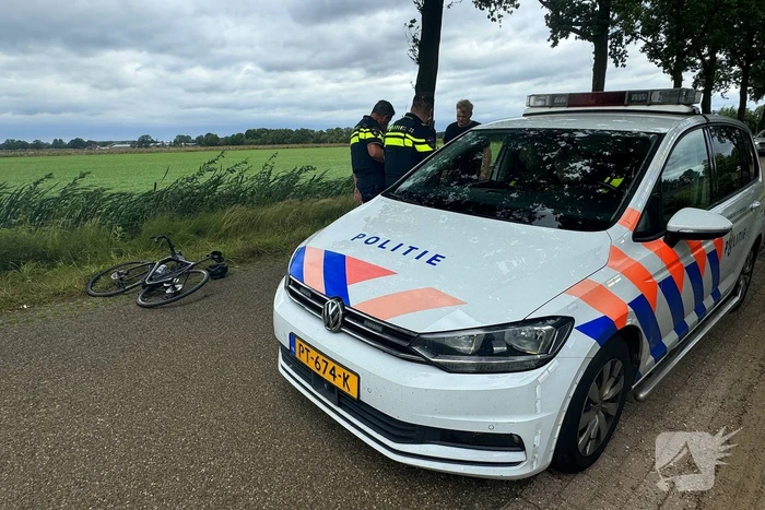 Wielrenner aangereden automobilist rijdt door