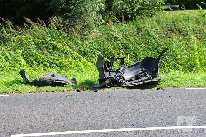Flinke schade bij ongeval tussen dienstvoertuig en personenauto