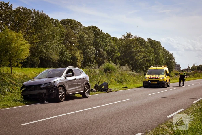 Flinke schade bij ongeval tussen dienstvoertuig en personenauto