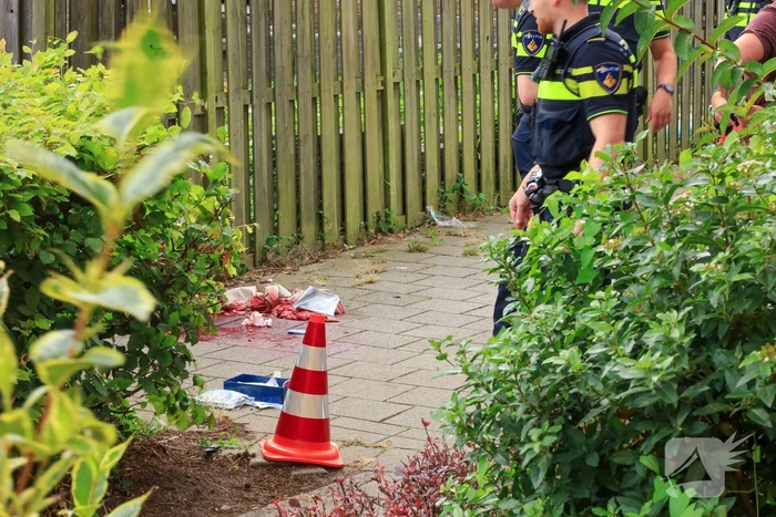 Persoon gewond bij steekpartij in woonwijk