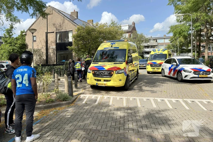 Persoon gewond bij steekpartij in woonwijk