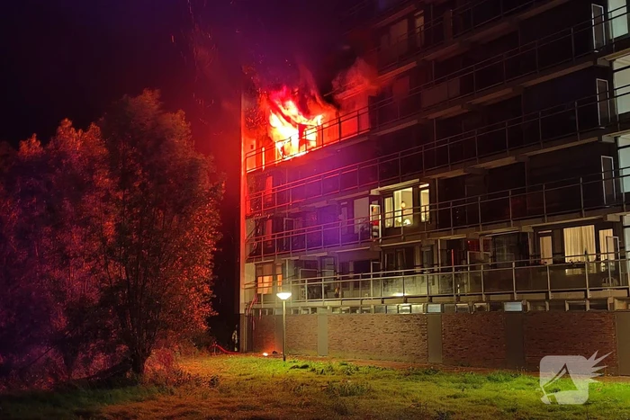 Gewonde bij grote uitslaande flatbrand