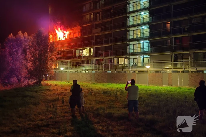 Gewonde bij grote uitslaande flatbrand