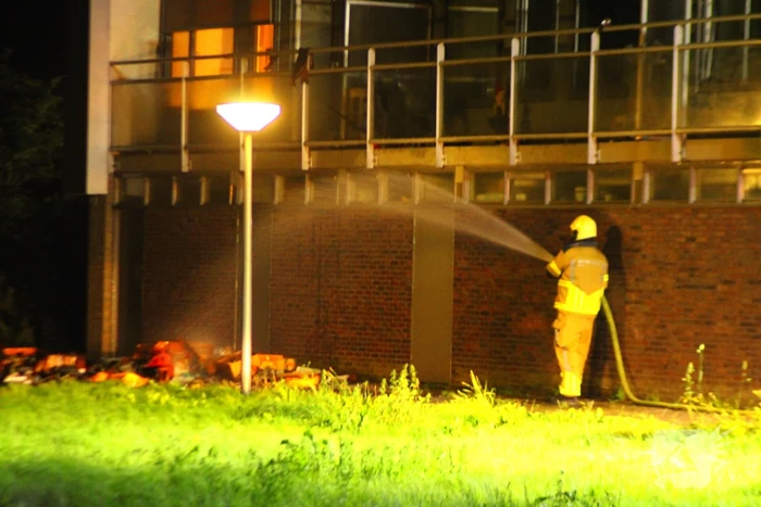 Gewonde bij grote uitslaande flatbrand