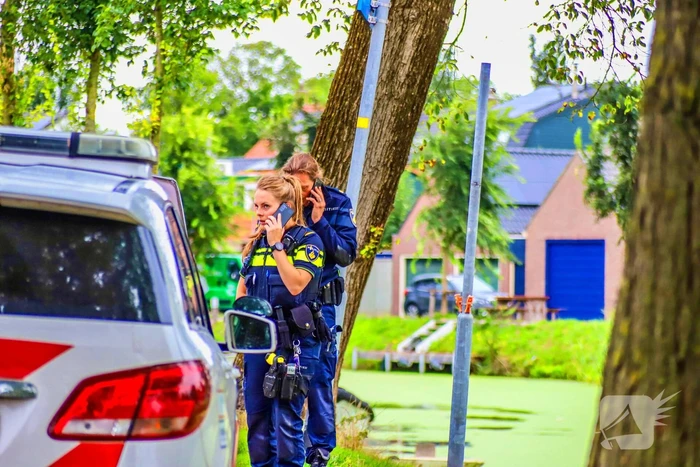 Raam vernield door explosie, politie zoekt getuigen