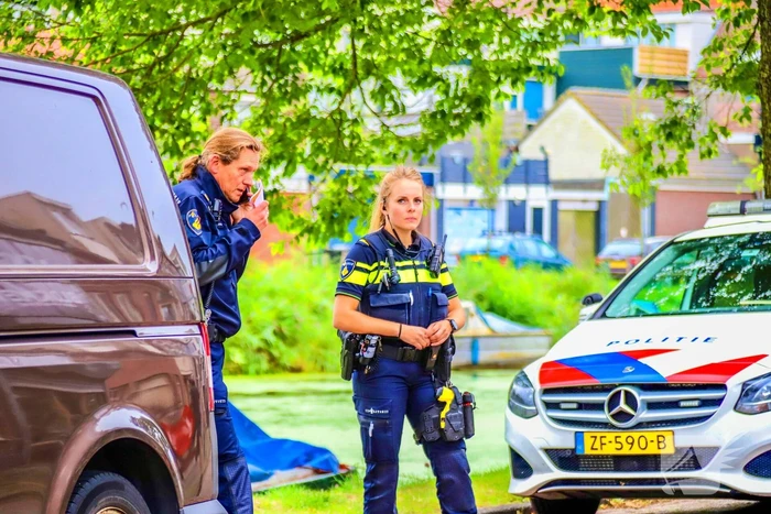 Raam vernield door explosie, politie zoekt getuigen