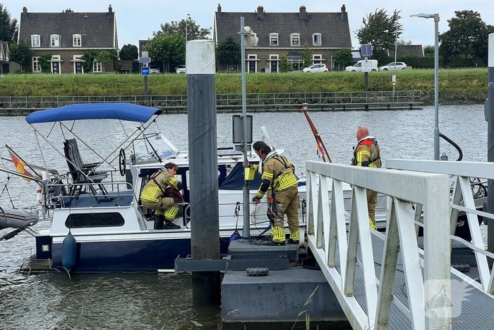 Brandweer op onderzoek uit na knal op boot