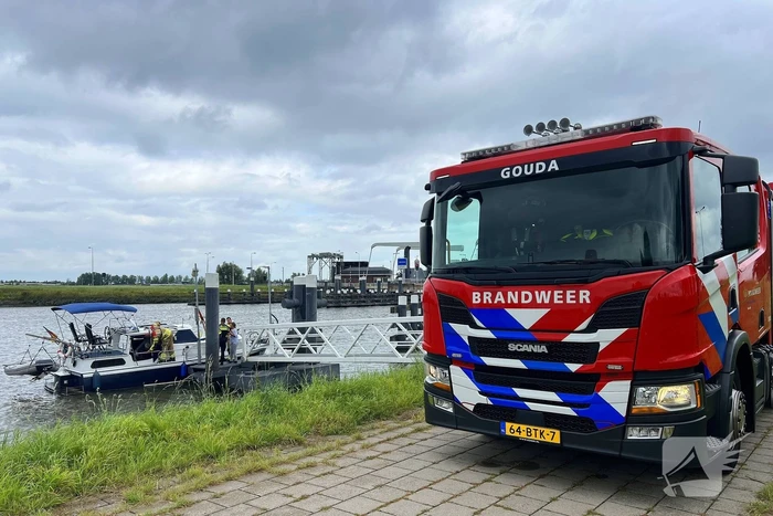 Brandweer op onderzoek uit na knal op boot