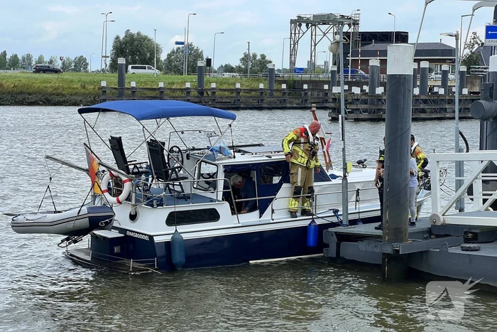 Brandweer op onderzoek uit na knal op boot