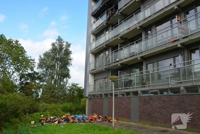 Enorme schade na uitslaande flatbrand goed zichtbaar