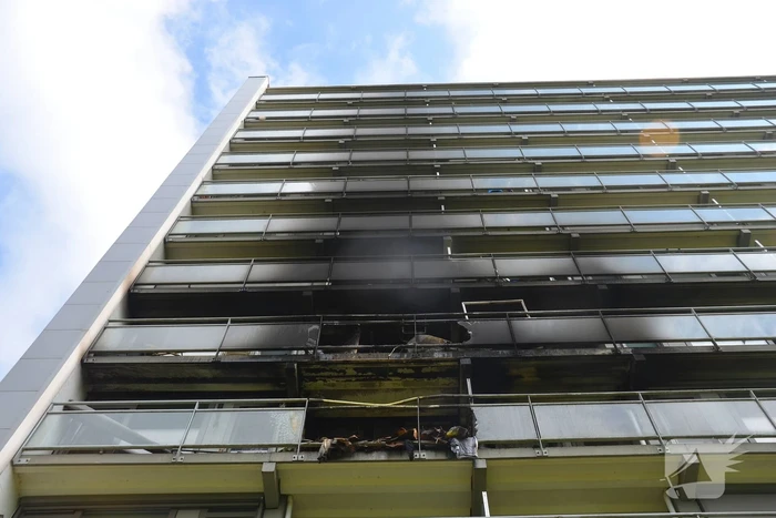 Enorme schade na uitslaande flatbrand goed zichtbaar
