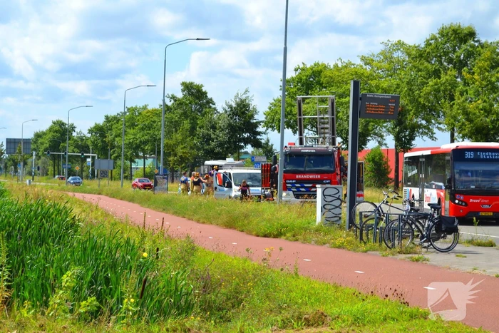 Paardentrailer raakt instabiel, brandweer schiet te hulp