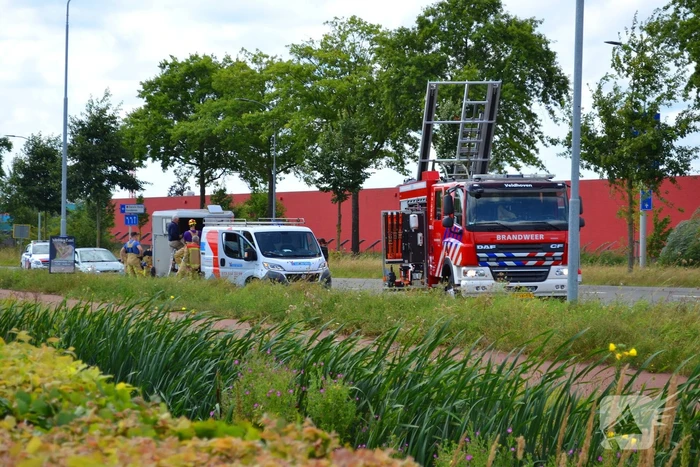 Paardentrailer raakt instabiel, brandweer schiet te hulp