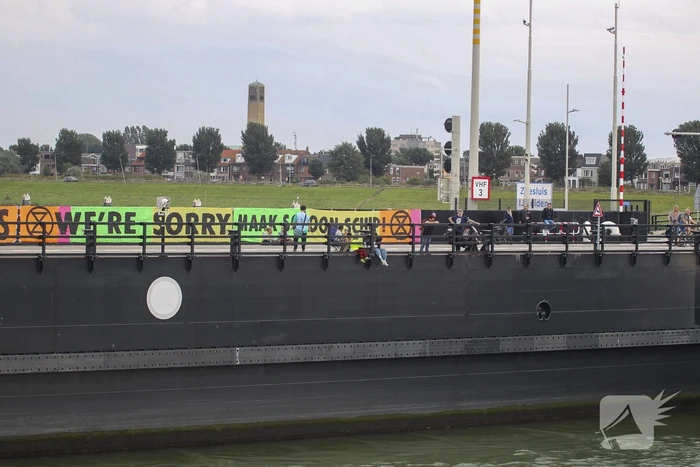 Demonstranten blokkeren opnieuw Zeesluis