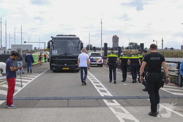 Demonstranten blokkeren opnieuw Zeesluis