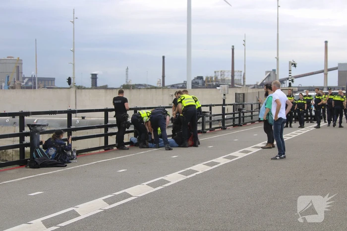Demonstranten blokkeren opnieuw Zeesluis