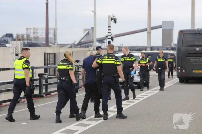 Demonstranten blokkeren opnieuw Zeesluis