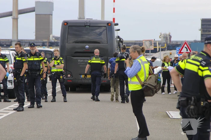 Demonstranten blokkeren opnieuw Zeesluis