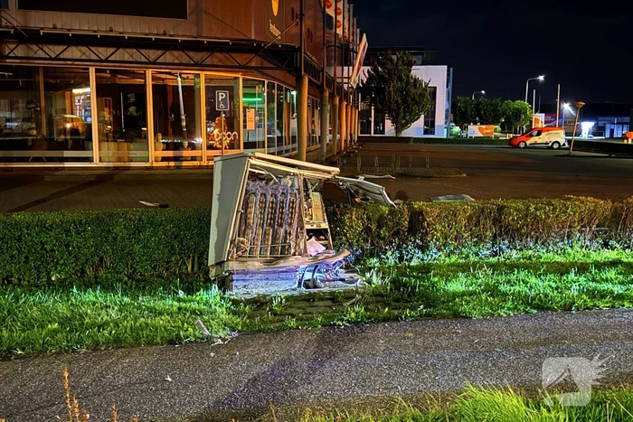 Auto slaat over de Kop, schade aan schakelkast