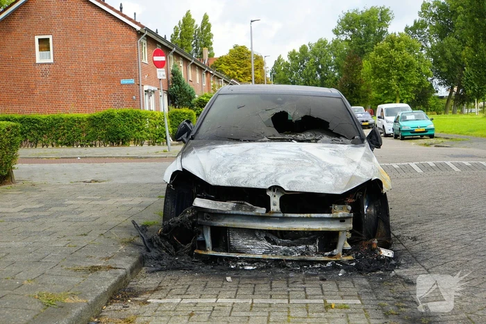 Meerdere voertuigen beschadigd door autobrand