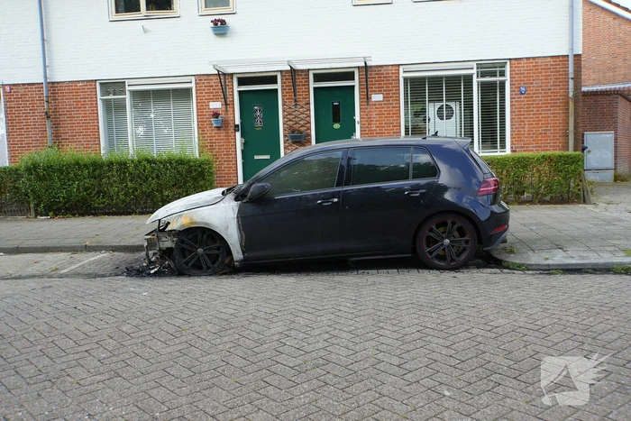 Meerdere voertuigen beschadigd door autobrand