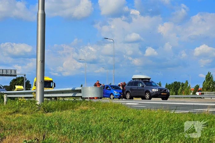 Meerdere voertuigen betrokken bij kop-staartbotsing op afrit