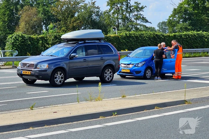 Meerdere voertuigen betrokken bij kop-staartbotsing op afrit