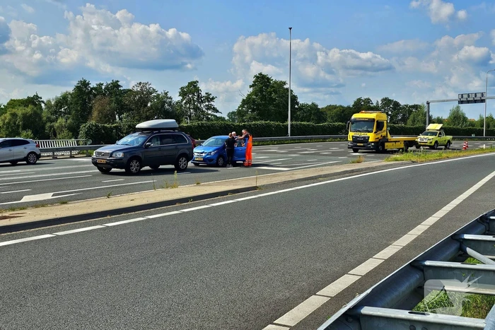 Meerdere voertuigen betrokken bij kop-staartbotsing op afrit