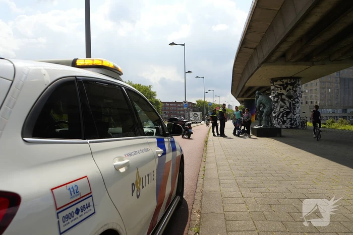 Scooterrijder en mountainbiker frontaal met elkaar in botsing