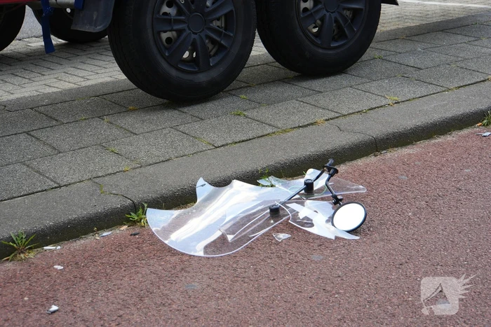 Scooterrijder en mountainbiker frontaal met elkaar in botsing