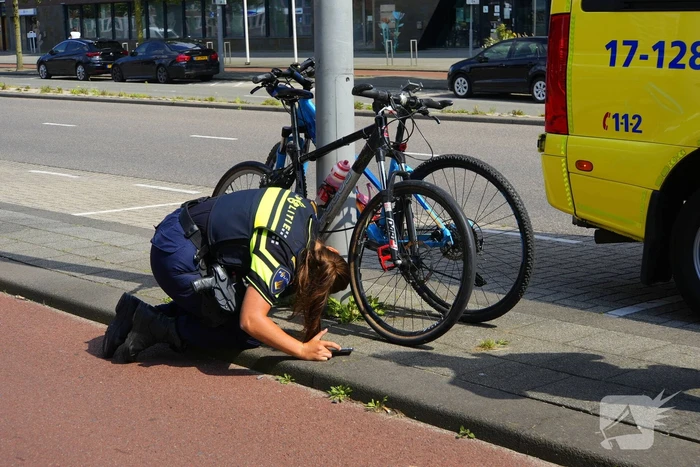 Scooterrijder en mountainbiker frontaal met elkaar in botsing
