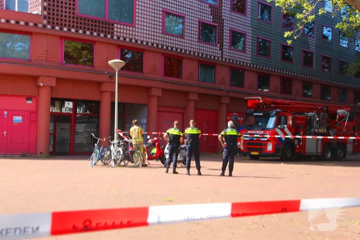 Grote brand in studentencomplex meerdere mensen vluchten naar buiten
