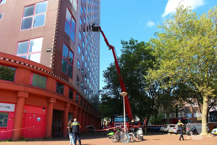 Grote brand in studentencomplex meerdere mensen vluchten naar buiten