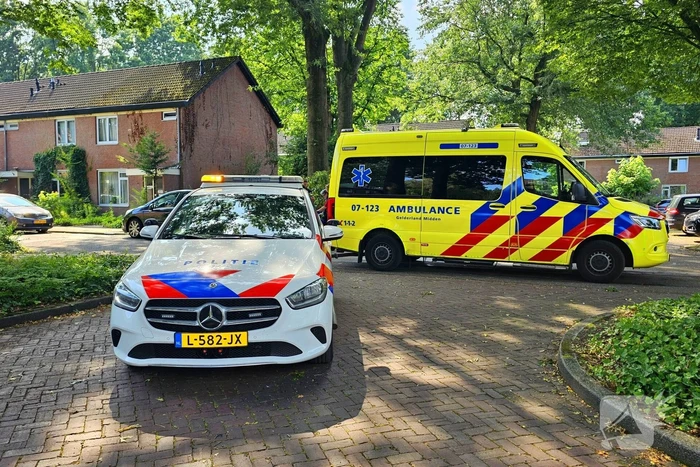 Voetganger aangereden door achteruitrijdende auto