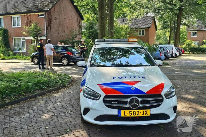 Voetganger aangereden door achteruitrijdende auto