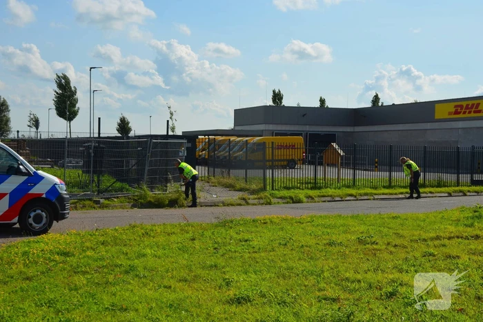 Motorrijder ramt hek politie doet onderzoek