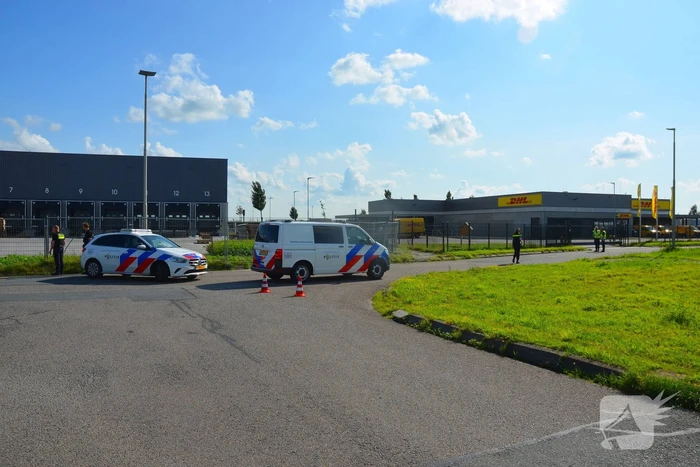 Motorrijder ramt hek politie doet onderzoek
