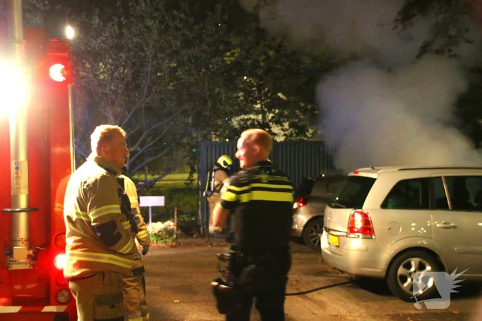 Brand in geparkeerde auto: politie onderzoekt mogelijke brandstichting