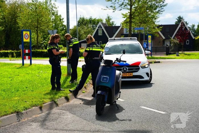 Ongeval met scooter op rontonde