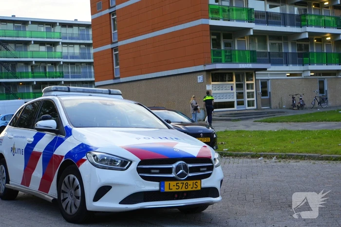 Politie druk met loslopende hond van beschonken bewoner