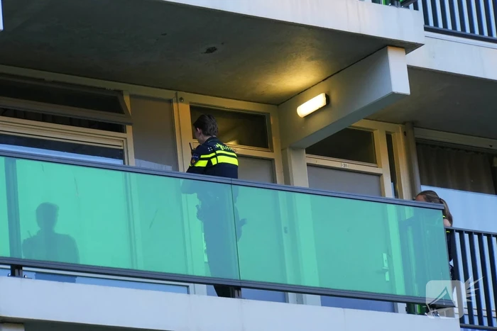 Politie druk met loslopende hond van beschonken bewoner