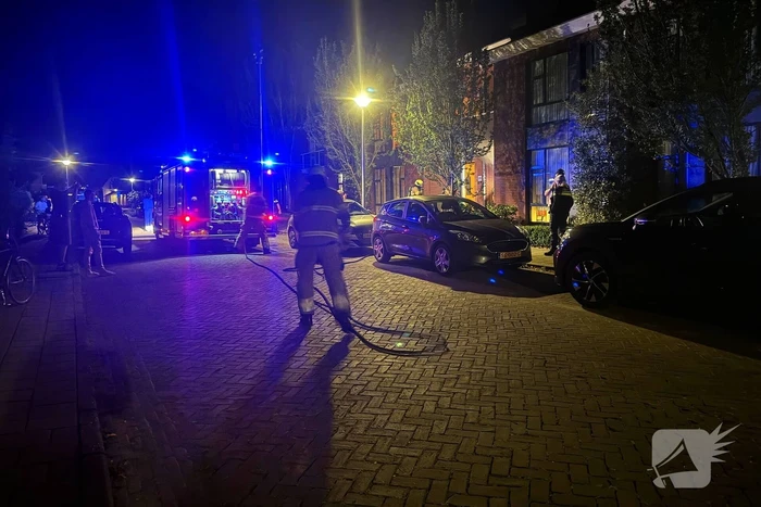 Brandweer blust brand in meterkast