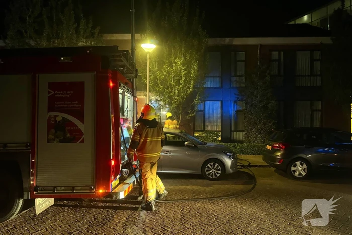 Brandweer blust brand in meterkast