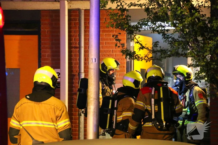 Brandweer blust brand in meterkast