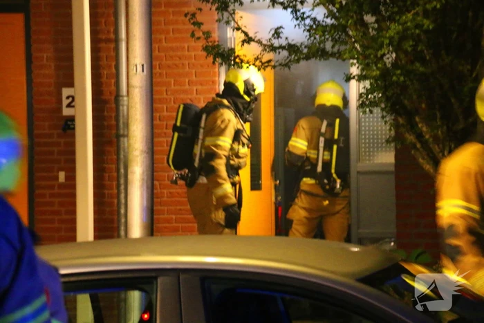 Brandweer blust brand in meterkast