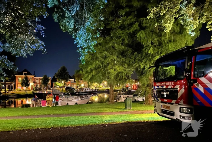 Mensen onwel op boot, brandweer verricht metingen