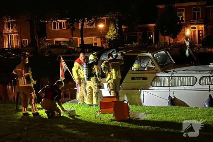 Mensen onwel op boot, brandweer verricht metingen